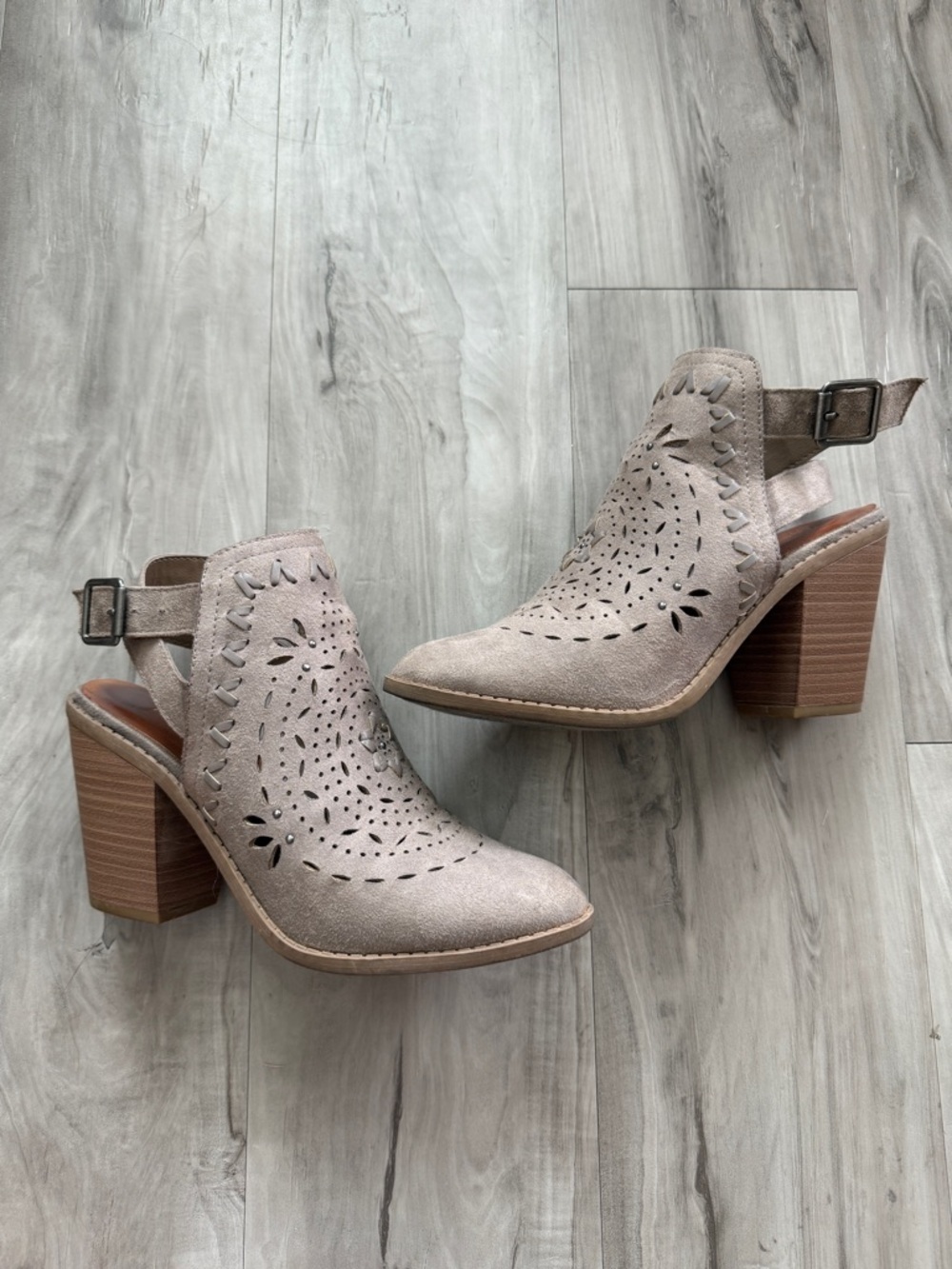 Francesca’s Taupe Cutout Ankle Booties Western Boho Heels Bohemian Womens Size 7